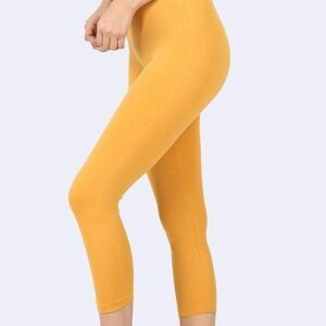 Seamless Classic Capri Leggings ~ Ash Mustard